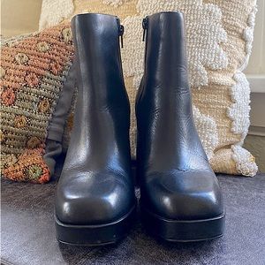 Steve Madden 9.5 black booties